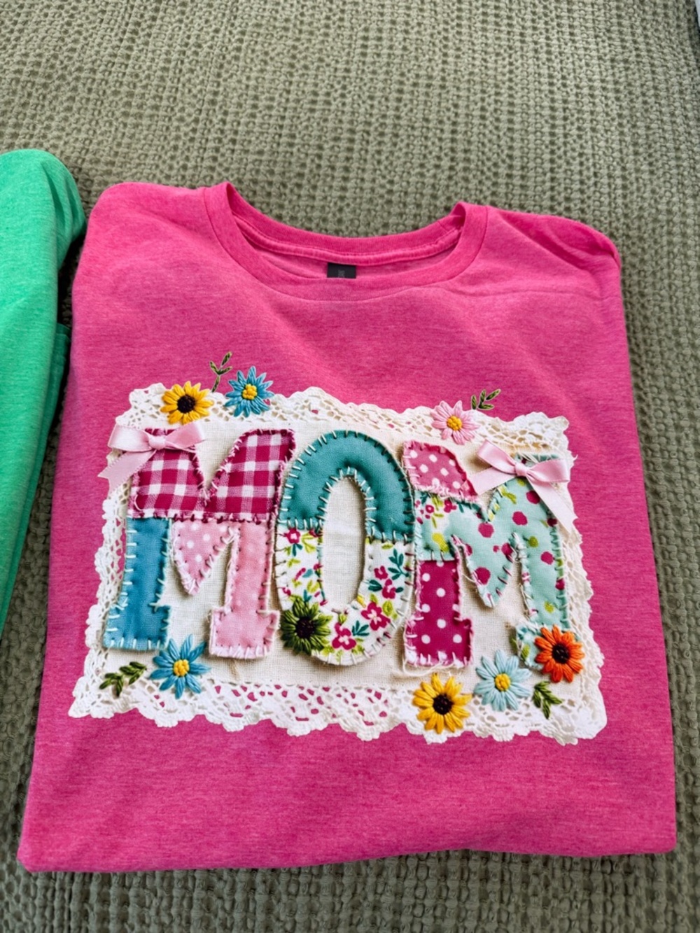 Pink "MOM" Appliqué t shirt short sleeve 2x new